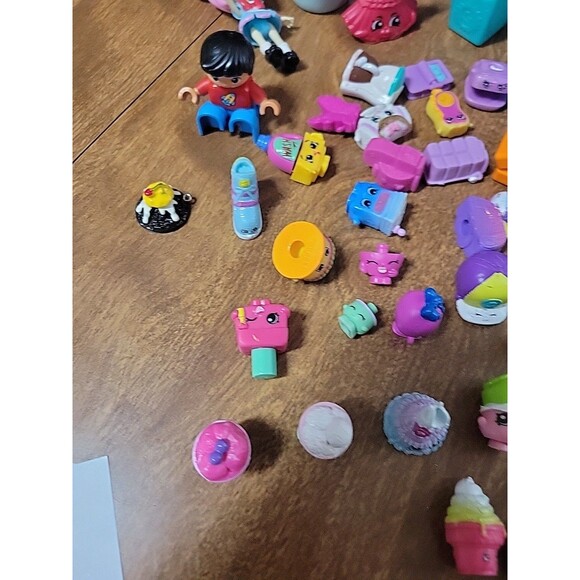 HUGE lot Shopkins Random Figures Basket Containers Mixed Seasons Dolls - Picture 3 of 16